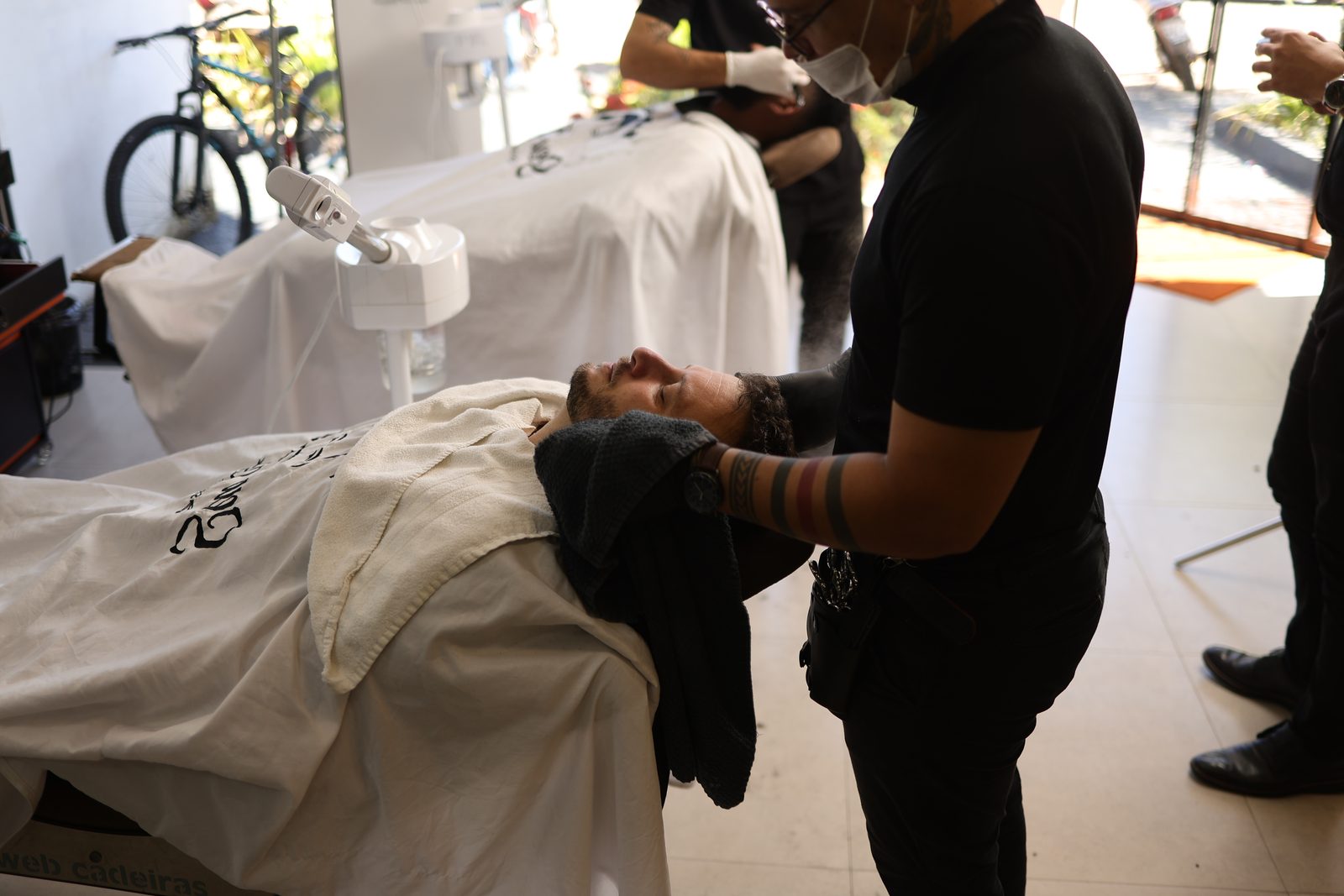 Atendimento na Barbearia Seu Dino