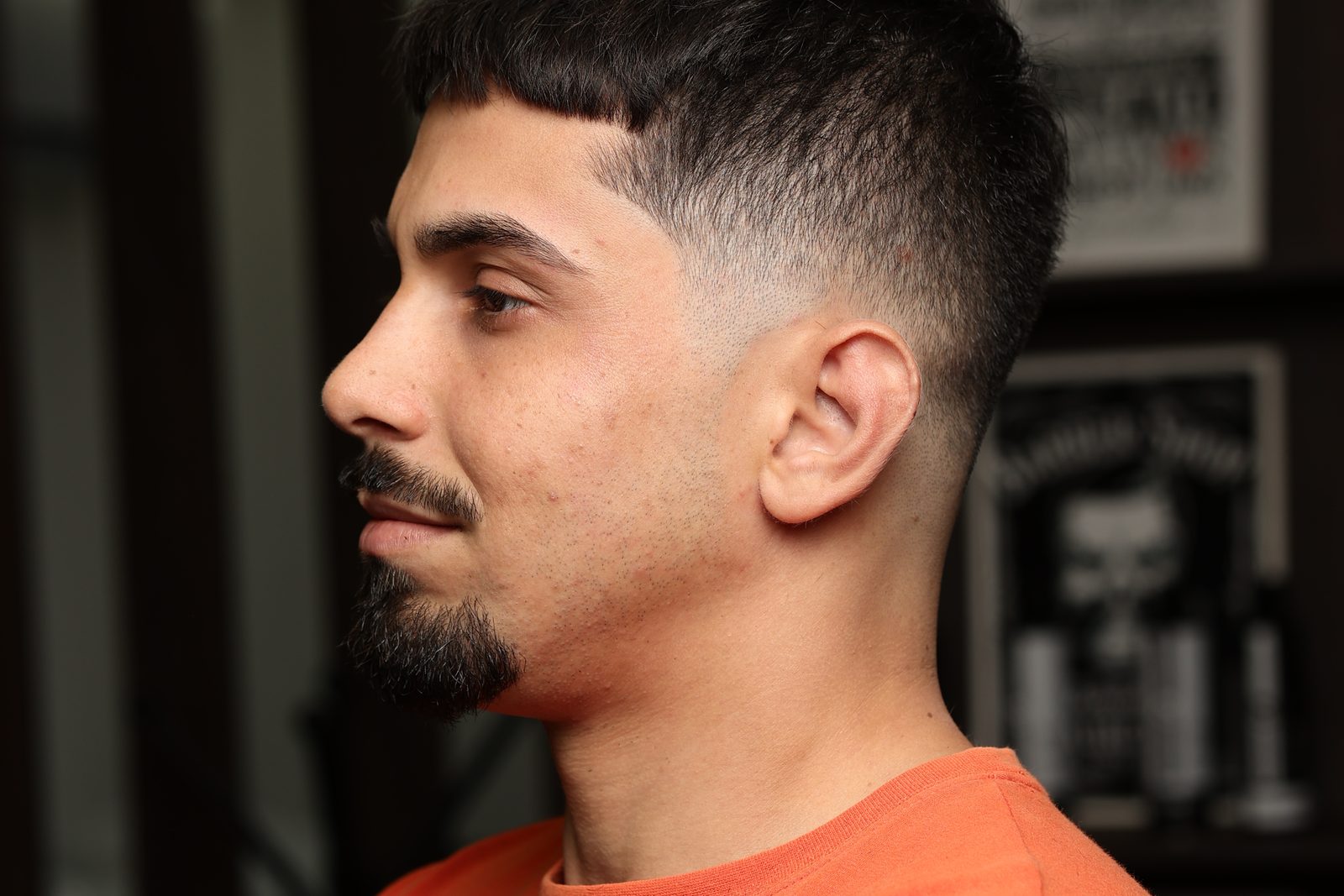 Corte de cabelo na Barbearia Seu Dino